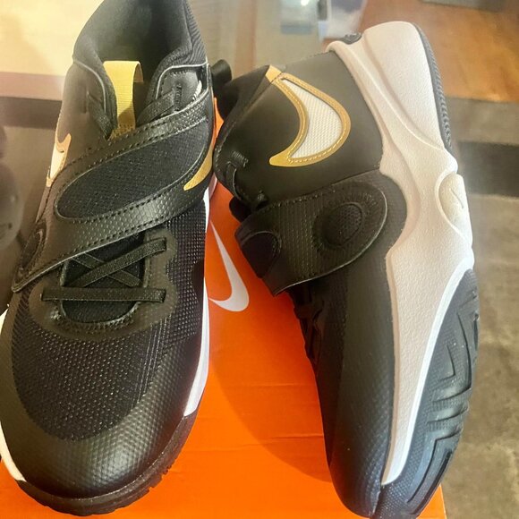 Other - Nike Kids Sneakers 7Y - Team Hustle D11